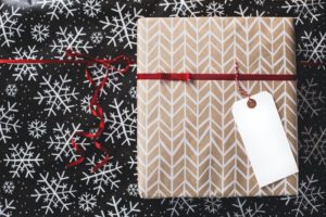 Top 23 Holiday Spending Statistics for Couples and Singles